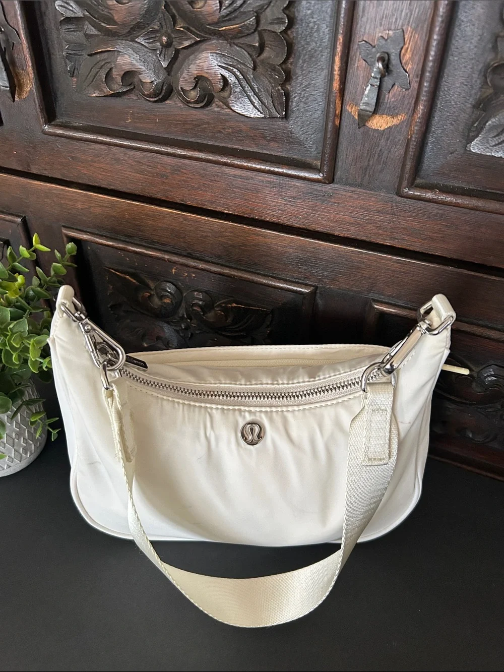lululemon athletica cream shoulder